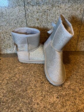Kids' Sparkle Silver Cozy Boots